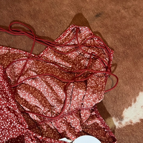 New with tags Shein romper
size small - Picture 3 of 4